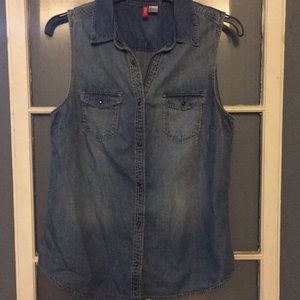 Denim sleeveless shirt